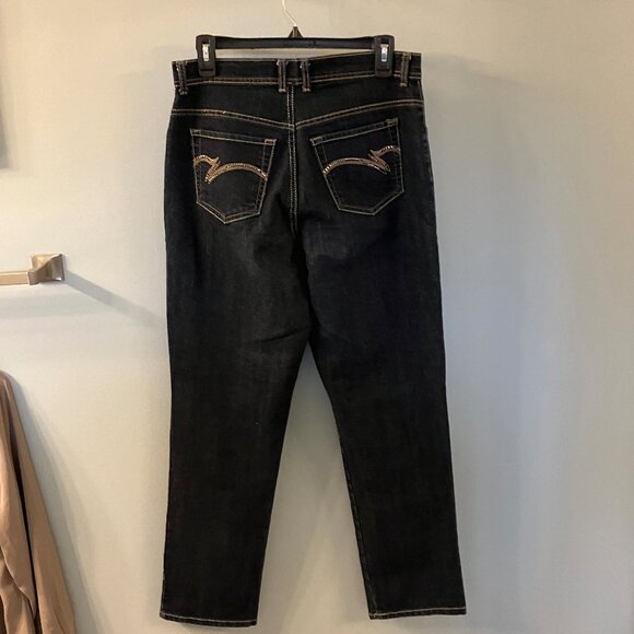 Gloria Vanderbilt jeans size 10 medium, Mid-rise, Medium Wash, Straight leg - Picture 6 of 6